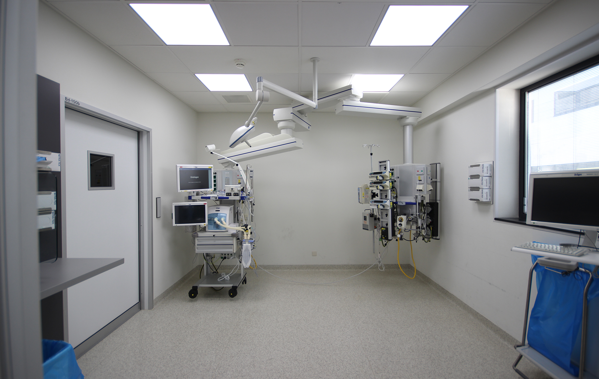 Cleanroom fixtures